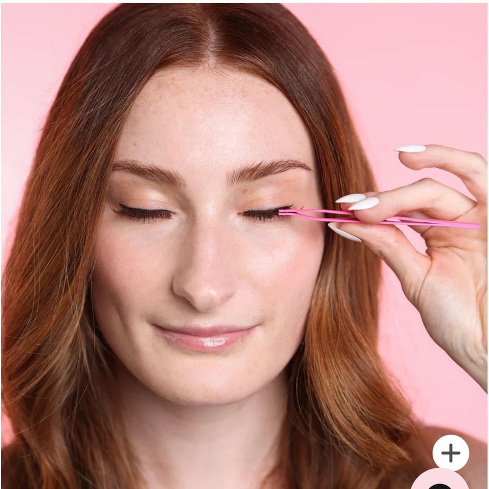 Lash Pen and Set of Courtney Lashes NWT - Picture 3 of 10